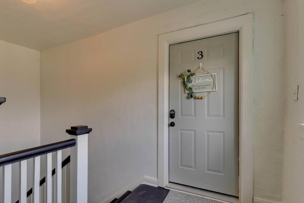 Bohemian Retreat Sleeps 6, Two Miles From Broadway! Apartment *