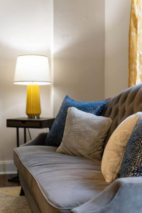 Apartment Bohemian Retreat Sleeps 6, Two Miles From Broadway! *