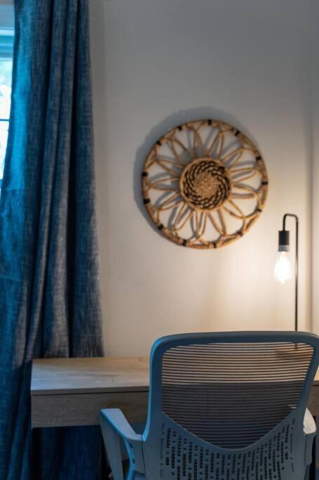 Bohemian Retreat Sleeps 6, Two Miles From Broadway!