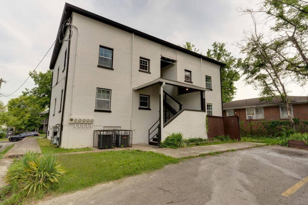 Apartment Bohemian Retreat Sleeps 6, Two Miles From Broadway!