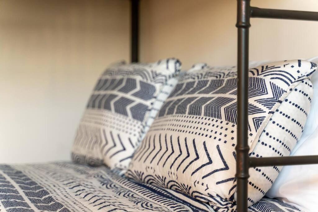 Apartment Bohemian Retreat Sleeps 6, Two Miles From Broadway! Nashville