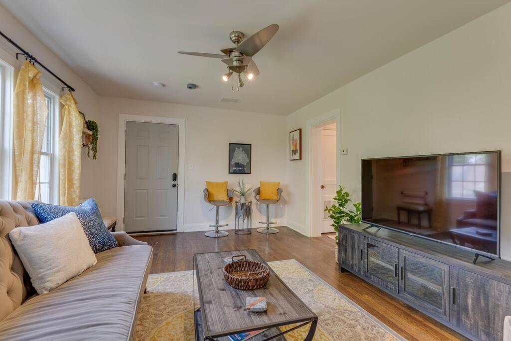 Bohemian Retreat Sleeps 6, Two Miles From Broadway! *