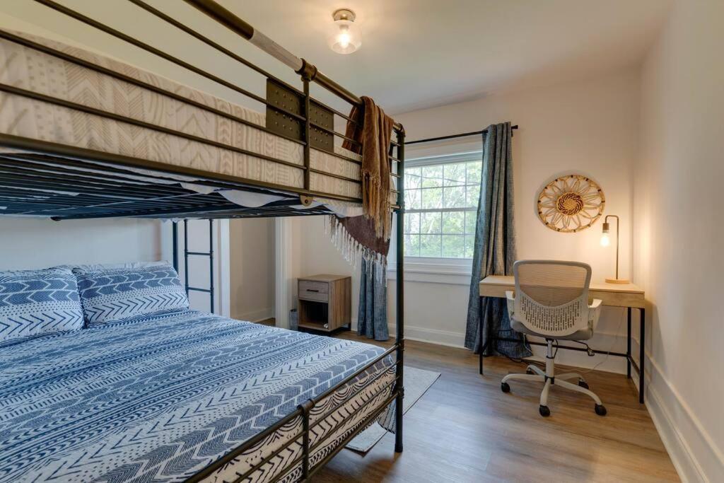 Bohemian Retreat Sleeps 6, Two Miles From Broadway! * Nashville