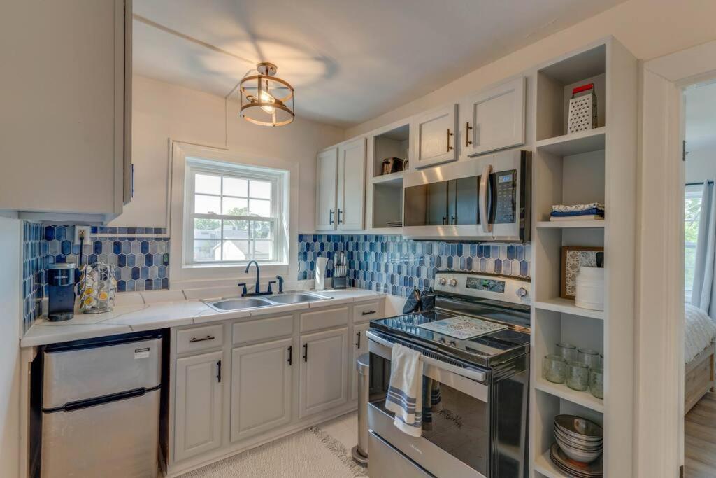 Bohemian Retreat Sleeps 6, Two Miles From Broadway! *